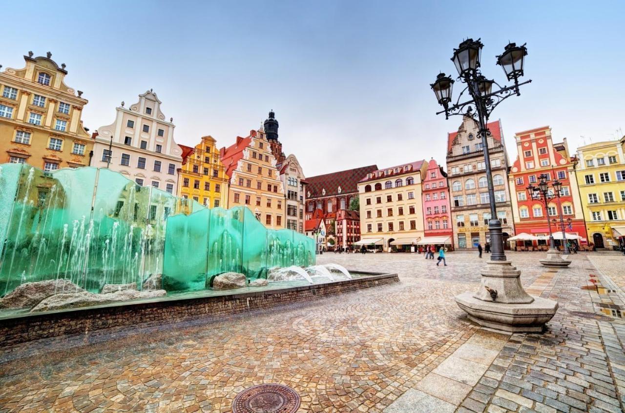 Tulip Hotels - Wroclaw Patio Exterior foto