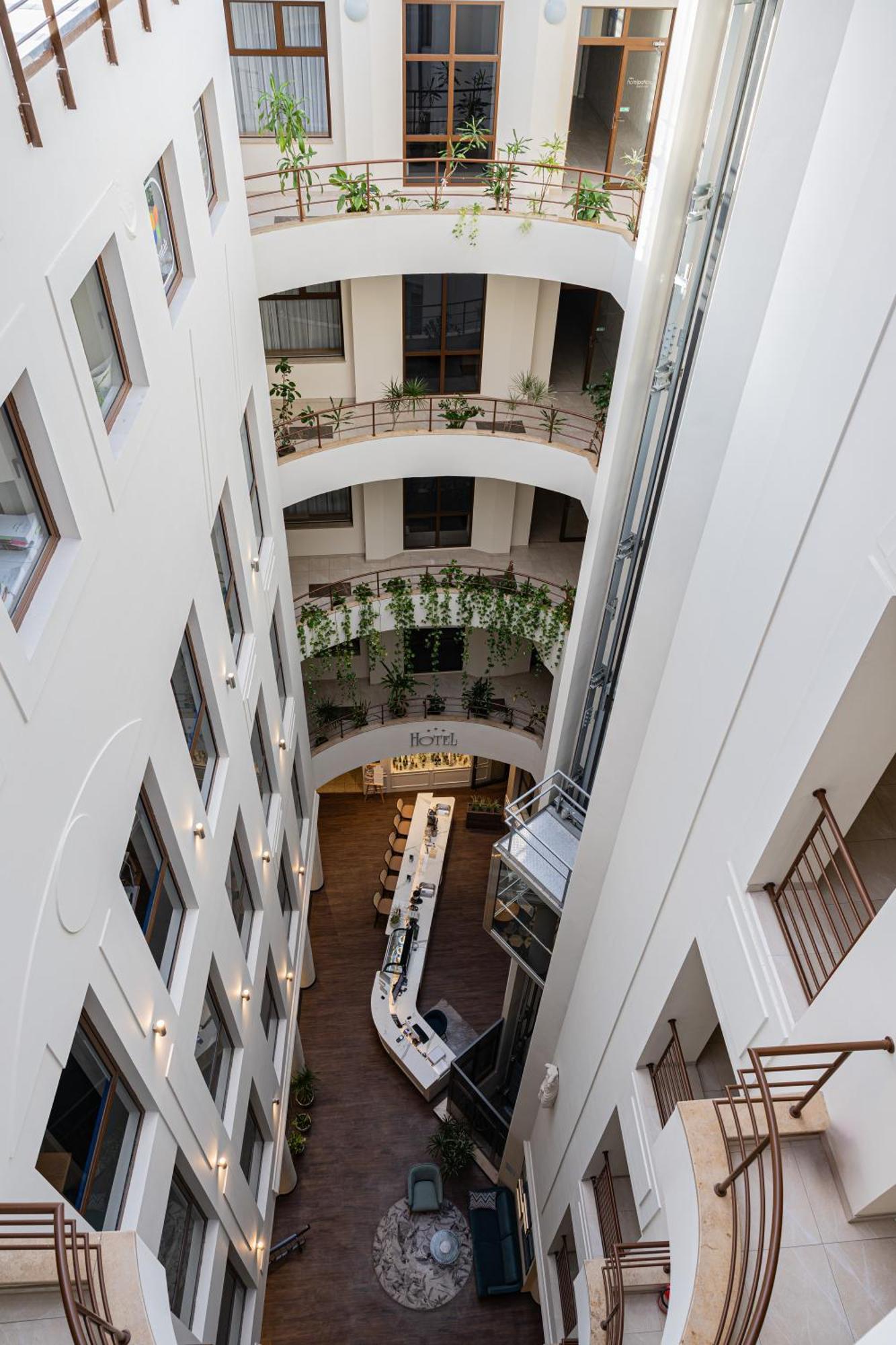 Tulip Hotels - Wroclaw Patio Exterior foto